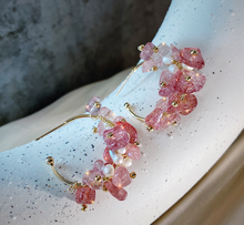 Load image into Gallery viewer, Pearl pomegranate pink crystal winding earrings
