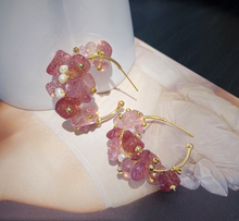 Load image into Gallery viewer, Pearl pomegranate pink crystal winding earrings
